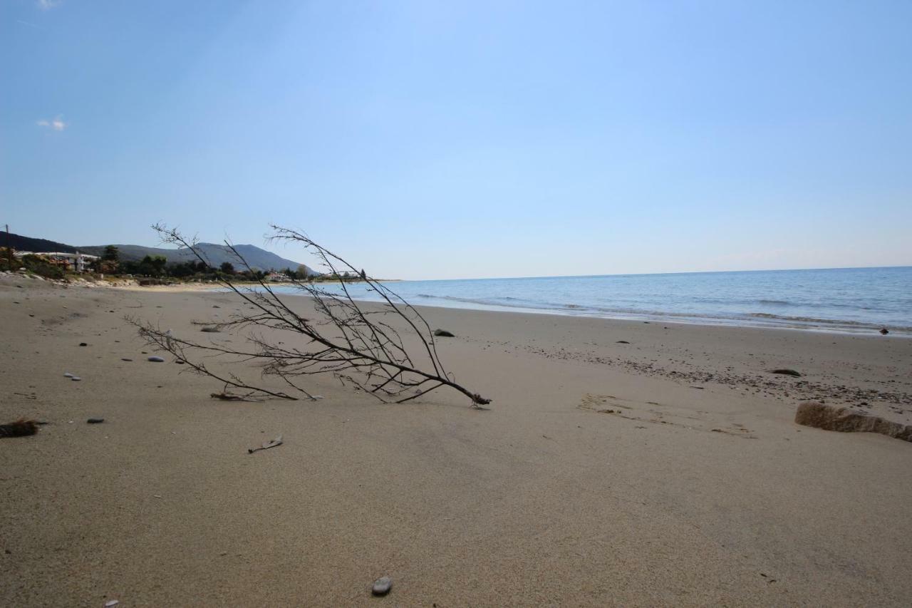 Kariani Beach Apartment Экстерьер фото